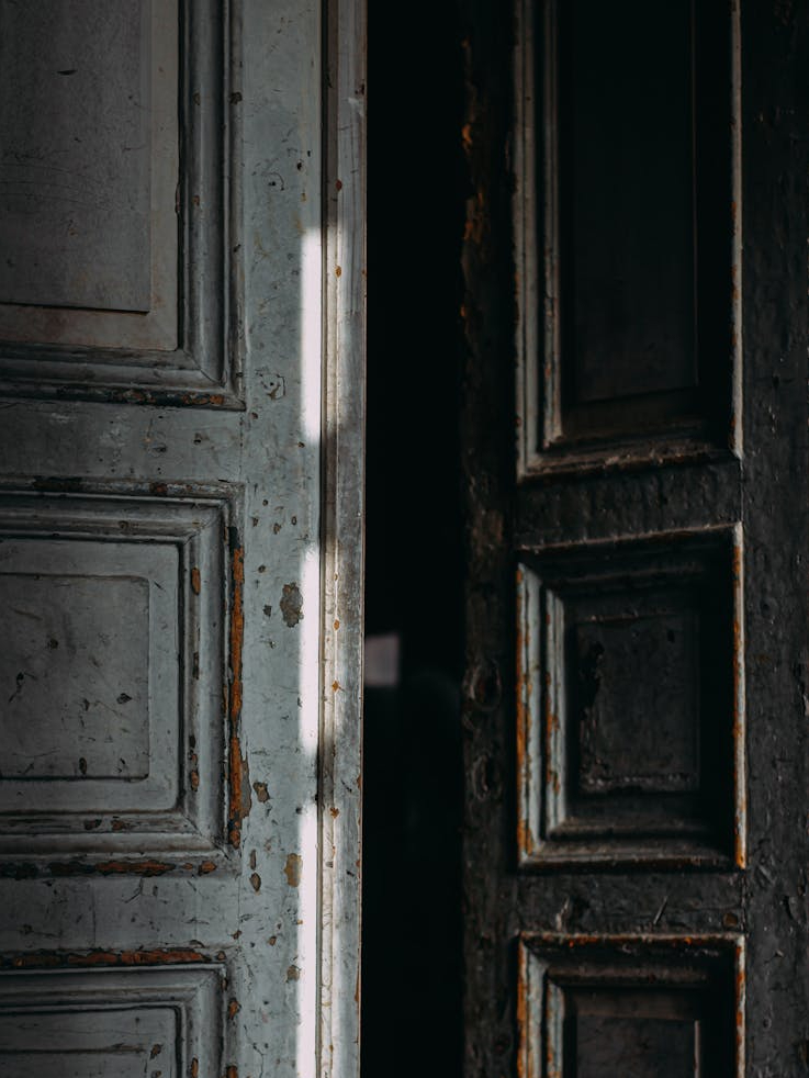 The Uncontainable Horror of Finite Spaces in “The Boogeyman” and “The Crate” 