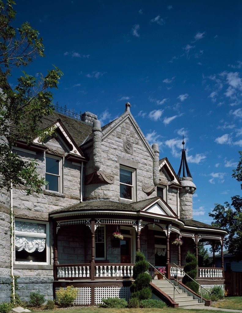 Past and Present in the Marsten House 